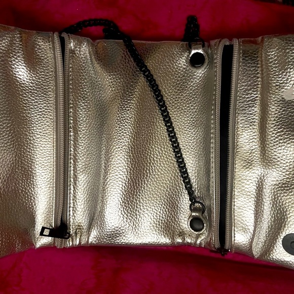 Retro style silver purse clutch with chain - Picture 9 of 9